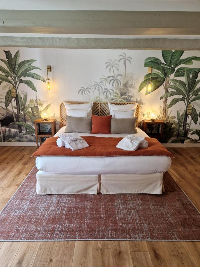 Chambre 2 : Chambre Double Deluxe avec Douche et Baignoire - Vue sur Jardin et Fleuve